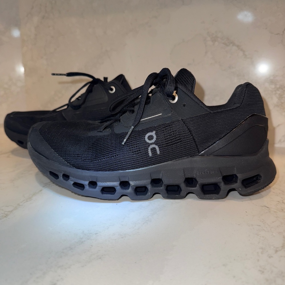 On Cloud cloudstratus blk running shoes size 6.5 wide w/ some interior heel wear